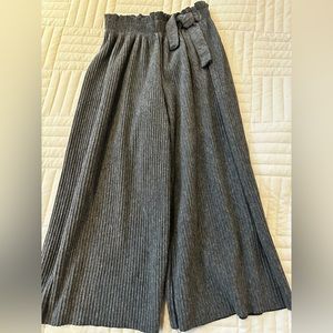 Zara girls size 5 taupe/gray pants